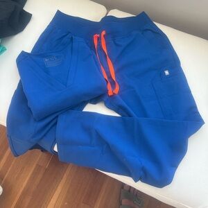 Figs M casma top and petite m yola w/ yoga waistband pants NWT!